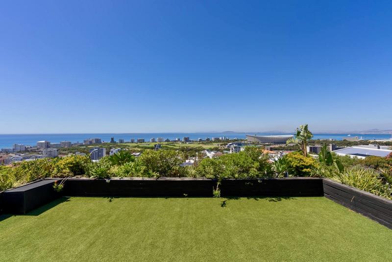5 Bedroom Property for Sale in Green Point Western Cape